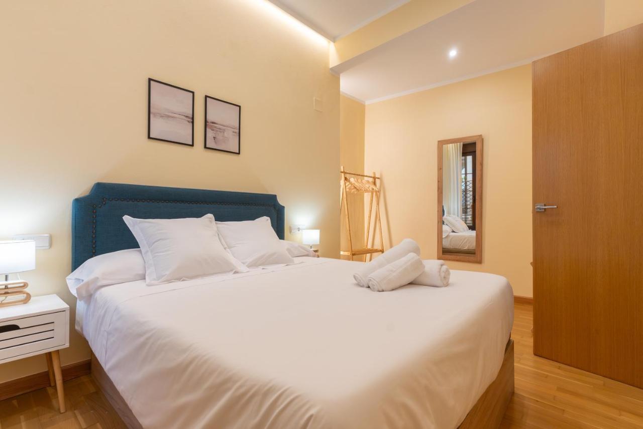 Apartamento Puerta De Cordoba- Exterior Con Balcones ภายนอก รูปภาพ