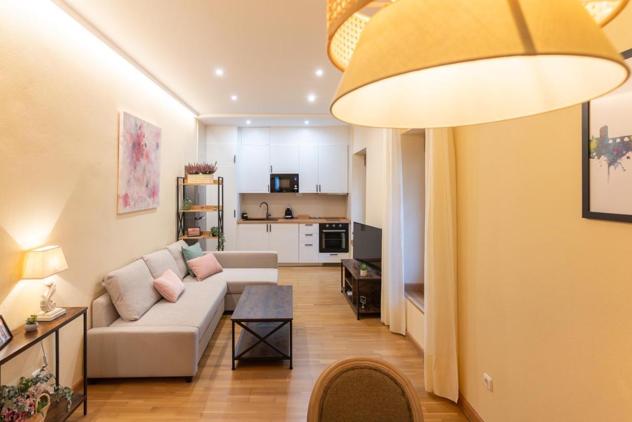 Apartamento Puerta De Cordoba- Exterior Con Balcones ภายนอก รูปภาพ