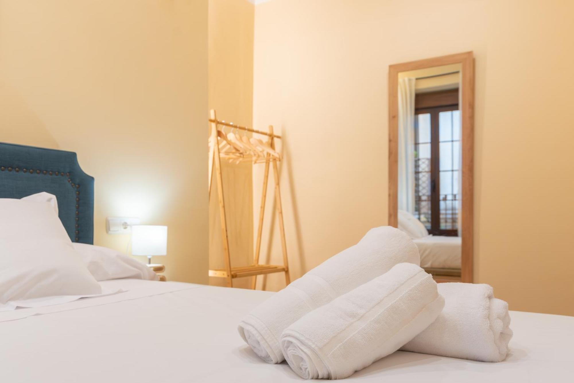 Apartamento Puerta De Cordoba- Exterior Con Balcones ภายนอก รูปภาพ