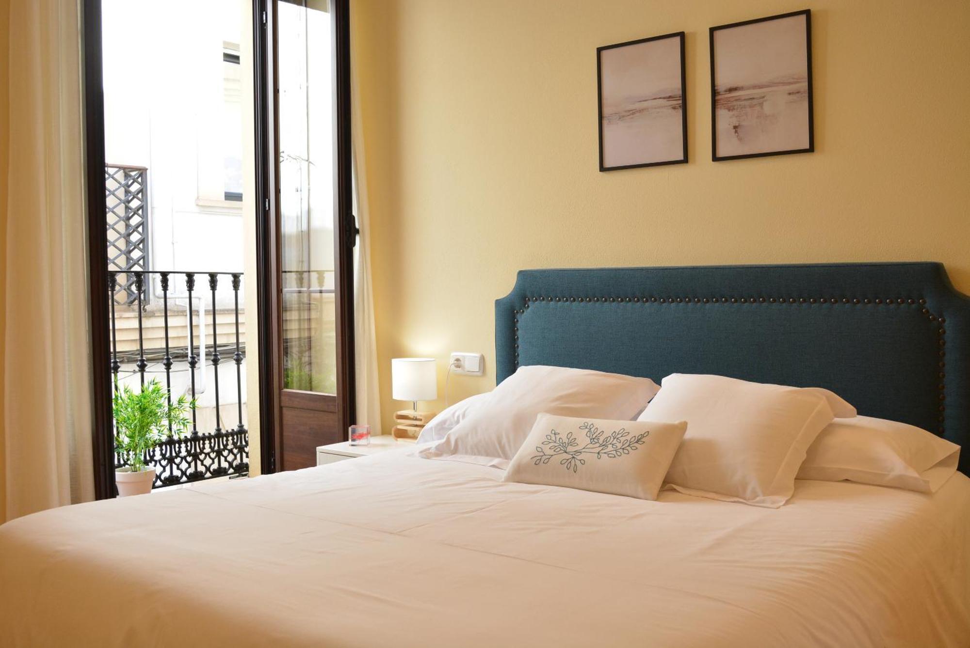 Apartamento Puerta De Cordoba- Exterior Con Balcones ภายนอก รูปภาพ
