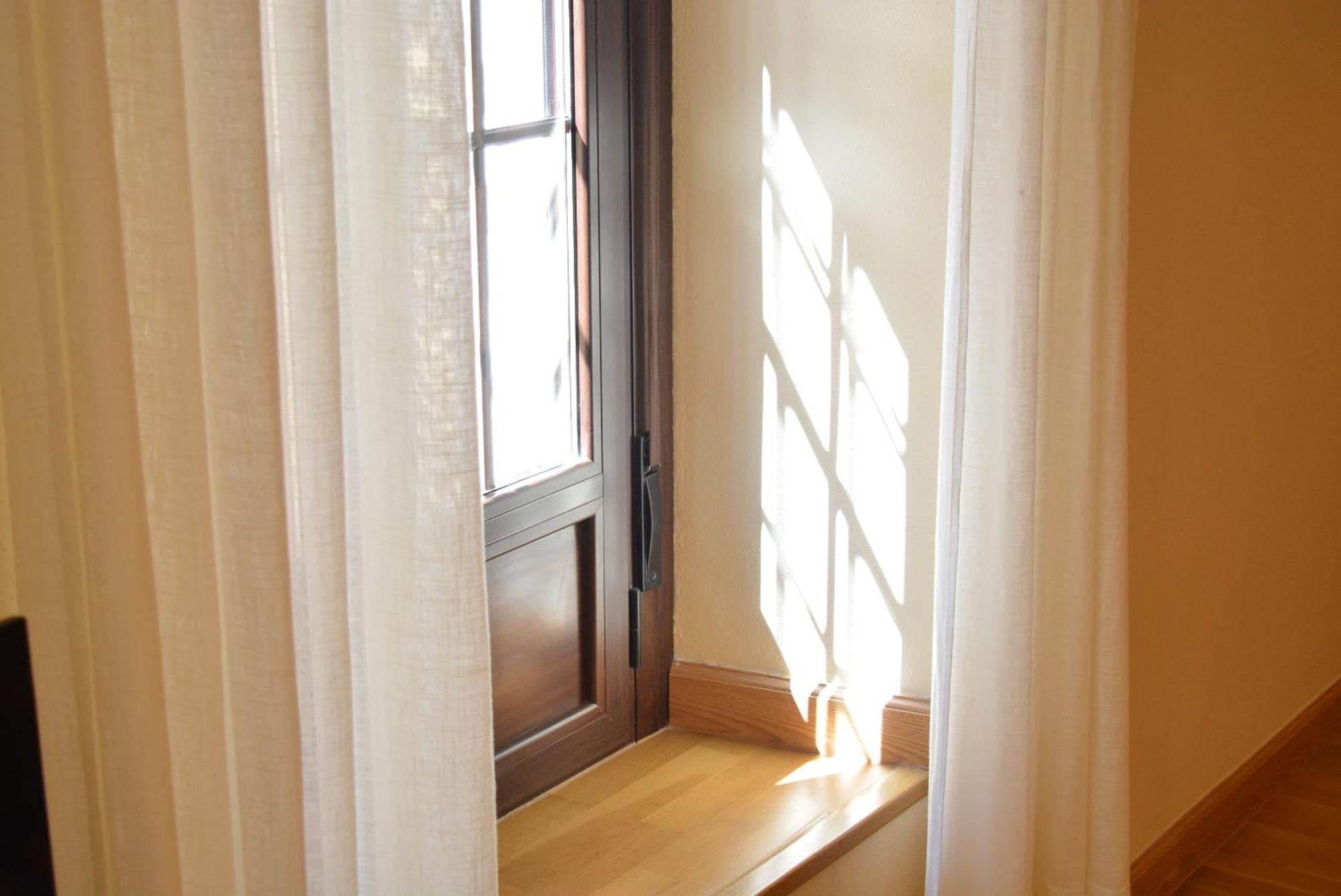 Apartamento Puerta De Cordoba- Exterior Con Balcones ภายนอก รูปภาพ